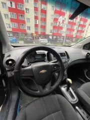 Легковой автомобиль, марка: Chevrolet, модель: Aveo, 2013 года выпуска, цвет: серый металлик, VIN: XUFTA69EJDN002640, мощность двигателя: 85 л. с. (116 кВт), разрешённая максимальная масса: 1619 кг, масса без нагрузки: 1314 кг.