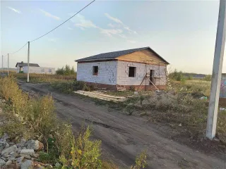 Дом 86 кв.м и участок 1000 кв.м, д. Зорино, Курская область. Земельный участок, общей площадью 1 000 м2, кадастровый (условный) номер: 46:11:170604:574, Жилой дом, площадью 86 м2, кадастровый (условный) номер: 46:11:170604:1686, расположенные по адресу: Курская область, Курский, Рышковский с/с, д…