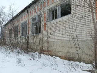 Детский сад 683,3 кв.м, уборная 12,2 кв.м, ограждение 221 м, земельный участок 4530 кв.м, Липецкая область Здание, детский сад, назначение: нежилое, площадь 683,3 кв.м., кадастровый номер 48:13:1430109:28; уборная, назначение: нежилое, площадь 12,2 кв.м., кадастровый номер…