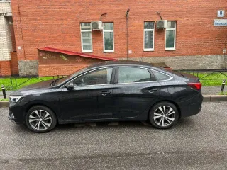 Toyota Camry 2018 года. Автомобиль находится в хорошем состоянии, на ходу, однако имеет следующие неисправности, требующие устранения: вмятина на капоте; трещина в решетке переднего бампера; автомобиль был перекрашен; автомобиль был в ДТП. Кроме того, на автомобиль сделана лицензия для…