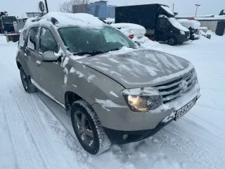 Renault Duster, 2013 года, 102 лс, 132649 км. Легковой автомобиль: универсал, г/н: E662УР186, цвет: черный, VIN: X7LHSRH8N49673593, ПТС 78 ХА 333592, СТС 99 58 809655. Небольшие повреждения кузова.