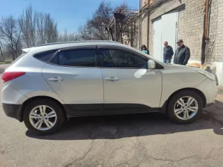 Автомобиль Hyundai ix35, универсал, серого цвета, 2010 года выпуска, гос.номер А760РЕДНР, vin: U5YZU81BCBL006178