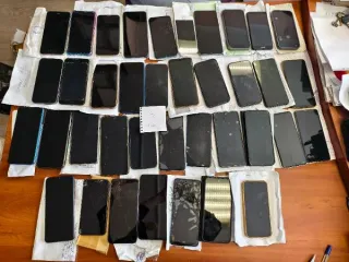Сотовые и мобильные телефоны, 38 шт., б/у. Имущество продается в том виде, в каком оно есть, в случае продажи возврату/обмену не подлежит. За скрытые дефекты имущества Продавец ответственности не несет. Вид оборудования: -. Состояние объекта: б/у.