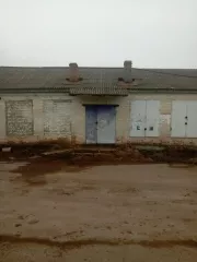 Здание нежилое (здание магазина), общей площадью 131,9 кв.м. и 
Земельный участок, общей площадью 210+/-10,0 кв.м, 
Адрес: Волгоградская область, х. Абрамов, ул. Кленовая, д. 1 
(Совместное имущество с бывшей супругой). 
Не является предметом залога