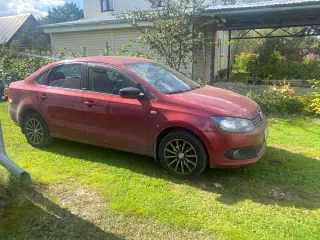 Volkswagen Polo 2014. Автомобиль Марка - Volkswagen; Модель – Polo; Год изготовления – 2014; VIN - XW8ZZZ61ZEG069109. Тех. описание: Автомобиль находится в рабочем состоянии, имеет кузовные повреждения левой стороны и заметный износ водительского сиденья. Признаков серьезного ДТП по представленным…