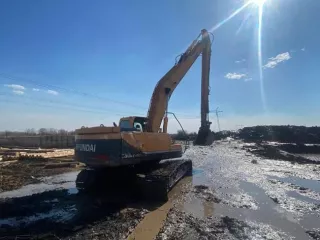 Экскаватор гусеничный Hyundai R300LC-9SH, заводской номер HHKHZ808LE0000183, 2014 год выпуска, госномер 58 УЕ 9248 (63 СВ 9366). Экскаватор гусеничный Hyundai R300LC-9S, заводской номер HHKHZ810LE0001178, 2014 год выпуска, госномер 58 УЕ 9241 (63 СВ 9362). Трактор ДТ-75 ДЕРС2 с буровой установкой…