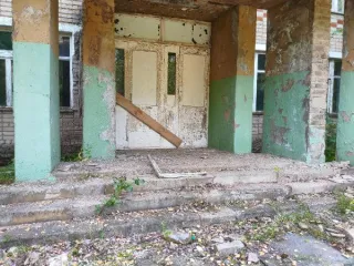 Здание школы 1208,5 кв.м, 1990 г. Кировская область, кадастровый номер 43:07:110601:441, назначение: нежилое здание, 2-х этажное (подземных этажей - 1), по адресу: Кировская область, Вятскополянский район, д. Ямышка, улица Новая, д. 10а, земельный участок, площадь 6546 кв.м, кадастровый номер…