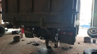 Shacman SX3316DT366 2017 года выпуска, VIN LZGJXDT62HX055536, гос. рег. знак Н319 КЕ 21. Предмет торгов находится в залоге у АНО МКК «АПМБ» (г. Чебоксары, ИНН 2130058291) и АНО «ГФ ЧР» (г. Чебоксары, ИНН 2130065228). Реализация предмета залога с торгов влечет прекращение залога. Автомобиль…