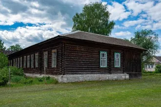 Земельный участок 884 кв.м и здание 252,6 кв.м, село Суморьево, Нижегородская область. Объект 1: земельный участок, площадь 884+/-10, кадастровый номер: 52:54:1800003:1217; Объект 2: здание, площадь 252,6 кв. м., кадастровый номер: 52:54:1800003:1234, расположенные по адресу: Российская Федерация…