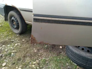 Daewoo Nexia 2005 года, 85 л.с., пробег 450000 км. VIN: XWB3D31UD5A030564, седан, серебристый цвет, механическая коробка передач. Имеет внешние повреждения: потертости, царапины, вмятины, очаги коррозии на кузове, трещины и сколы стекол. Со слов должника, двигатель неисправен. По данным ГИБДД…