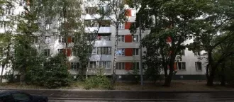 1/4 доля в праве на квартиру площадью 32,5 кв.м. по адресу: г. Москва, ул. Медынская, д. 2, корп. 3, кв. 121. Кадастровый номер: 77:05:0009002:9468. Обременения: арест, запрет регистрационных действий.
