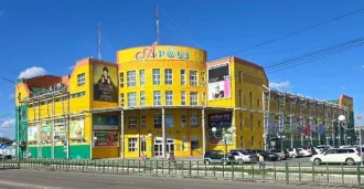 Торгово-административное здание общей площадью 11520.1 кв.м и земельные участки общей площадью 11312 кв.м в Хабаровском крае, г. Советская Гавань, ул. Пушкина, д.1, д. 1А. В состав комплекса входит: четырехэтажное торгово-административное здание по ул. Пионерской общей площадью 11520.1 кв.м…