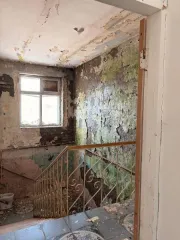 Здание конторы, 365,2 кв.м, Пермский край. Кадастровый номер 59:32:0100009:7448, расположенное на земельном участке площадью 1380 кв.м., кадастровый номер 59:32:0100009:795, по адресу: Российская Федерация, край Пермский, муниципальный округ Пермский, поселок Юго-Камский, улица Мира, здание 2. Вид…