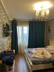 Жилое помещение (квартира) кад.№ 78:40:0008341:11099, площадью 87,3 кв.м.
Расположенная по адресу: расположенную по адресу: Санкт-Петербург, пр-кт. Ленинский, д. 72, корп. 1, литера. А, кв. 555
Общий метраж 87.3м2. 
Спальня 14м2, 
Детская 16.4,м2,
Гостиная 18.4м2, 
Кухня 14,2м2, 
Гардеробная…