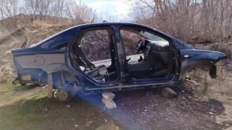Ford Focus 2007 года, 80 л.с., автомобиль легковой, марка, модель: Ford Focus, идентификационный номер VIN: X9F4XXEED47Y00100, год выпуска 2007. Автомобиль в разобранном виде. Двигатель (двигатель имеет дефекты по электронике, ЭБУ), коробка, фонари, фары - сняты (Входят в состав имущества)