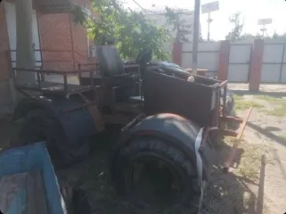 Самодельное транспортное средство типа «вездеход» состоит из деталей сельхозтехники: рама от комбайна, рулевого механизма от сельхозтехники, привода колес от автомобиля УАЗ, двигатель от ВАЗ 2108, КПП пятиступенчатая от ВАЗ 2108, раздаточная коробка от автомобиля УАЗ, диски самодельные, колеса от…