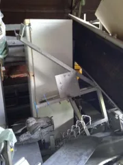 Оборудование тарного склада: Конвейер входящий, сушка, мойка, шкафы, приводы, шкаф управления, конвейер исходящий. Характеристики основных средств представлены на сайте ЕФРСБ в публикации об оценке №20167634 от 29.10.2025