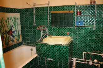 Квартира 84.4 м² Свердловская область, Артёмовский район, п. Буланаш, ул. Кутузова, д. 29, кв. 13, кадастровый номер 66:02:1703009:236. Находится в залоге у ПАО "Совкомбанк" (ИНН 4401116480, ОГРН 1144400000425).