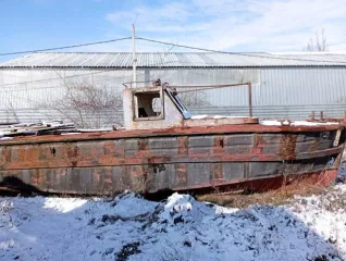 Гидромонитор ГМ-1 (б/у), год выпуска 2009. Головной реф. понтон к гидромонитору ГМ-1 (2 шт.). Катер БМК-130 (б/у). Понтон грунтовозный ПГ-10. Концевой реф. понтон к гидромонитору ГМ-1 (2 шт.). Понтон рефулерный с шарнирным соединением (8 шт.). Роликоопора (14 шт.). Тумба для понтона (7 шт.)…