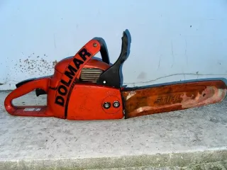 Бензопилы Dolmar Grunhelm BRAIT и шлифмашина PROFITool 1. Цепная бензопила «DolmarPS-4» в корпусе оранжевого цвета, в рабочем состоянии; 2. Бензопила марки «Grunhelm GS- 4000MG Power line 3050Bт», в рабочем состоянии; 3. Электрическая дисковая шлифовальная машина марки "PROFITool", в рабочем…
