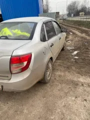 Lada Granta 2013 года, 87 л.с., пробег 300000 км. Цвет серебристый. VIN: XTA219010D0124185, госномер Р191ОМ43. Тип двигателя: бензиновый, мощность 87 л.с., экологический класс 4. Разрешенная максимальная масса 1560 кг, масса без нагрузки 1160 кг.