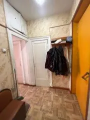 Жилое помещение, общая долевая собственность, доля в праве 1/4, кадастровый номер: 38:26:040105:7869, расположенное по адресу: Иркутская область, г. Ангарск, кв-л. 80-й, д. 6, кв. 13. Ознакомление с имуществом осуществляется по адресу нахождения имущества, в период приема заявок в рабочие дни по…