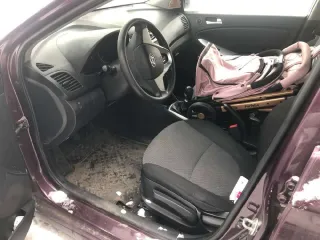 Легковой автомобиль Hyundai Solaris, марка: Hyundai, модель: Solaris, год изготовления: 2011 г.в., VIN: Z94CT41CABR009596, г/н: М554ВТ124