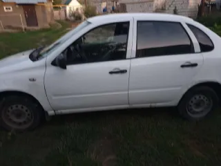 Lada Kalina 2011 автомобиль, марка, модель: ЛАДА 111830 ЛАДА КАЛИНА, год выпуска ТС 2011, VIN:XTA111830B0240859, цвет: белый, экологический класс третий, мощность двигателя, кВт/л.с. 62/84, масса без нагрузки: 1080, тип ТС легковой. Техническое состояние: автомобиль на ходу, водительская дверь…