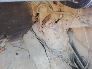 Nissan Tiida 2006 года, 109 л.с. Пробег 100000 км. VIN/номер кузова: SNC11-110795. Государственный номер Н015ОО65. Находится в залоге у АО «ТБанк», действует запрет на регистрационные действия. Автомобиль в плохом состоянии, имеет внешние признаки износа. На кузове присутствуют потертости на…