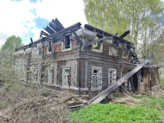 Жилой дом 133,3 кв.м и земельный участок 518 кв.м, г. Тотьма, Вологодская область. Объект культурного наследия регионального значения «Жилой дом», вторая пол. ХIХ в., изъятый из собственности физического лица, как бесхозяйственно содержимый, с кадастровым номером 35:14:0705015:18, назначение: жилой…