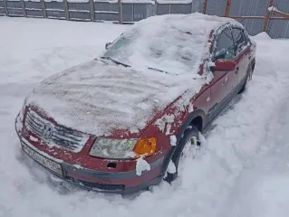 Volkswagen Passat 2000 года выпуска. Легковой автомобиль, марка и модель: Volkswagen Passat. VIN: WVWZZZ3BZYP438760. Категория ТС – B. Модель двигателя: 071855. Кузов: WVWZZZ3BZYP438760. Цвет кузова – вишневый. Мощность двигателя – 150 л.с. (110 кВт). Рабочий объем двигателя – 1781 куб.см…