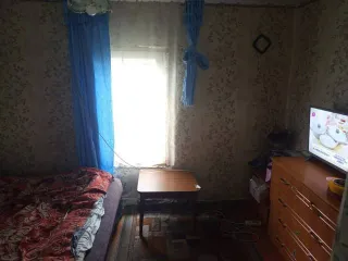 Доли дома 53,4 кв.м и земельного участка, Красноярский край: 1/5 доля дома и 1/5 доля земельного участка, 1/5 доля в жилом доме, площадь 53.4 кв.м., назначение: жилое, адрес: Россия, край Красноярский, р-н Шушенский, с Казанцево, ул Крупской, дом 12, кадастровый номер: 24:42:2601003:645; 1/5 доля…