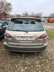 Toyota Harrier, 2001 года, модель 2AZ 0533931, кузов ACU10-0009247, цвет серый и темно-серый, 160 л.с. (120 кВт), 381000 км, полный привод, АКПП, рабочий объем двигателя 2362 куб. см, разрешенная максимальная масса 1855 кг, масса без нагрузки 1580 кг. Транспортное средство давно стоит без движения…