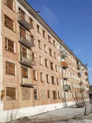 1/2 доля в праве собственности на квартиру (жилое помещение в аварийном доме), кадастровый номер 03:06:000000:5748, расположена по адресу: Республика Бурятия, Заиграевский район, село Новая Брянь, улица Русина, дом 9, квартира 70, площадь 48.7 кв. м.