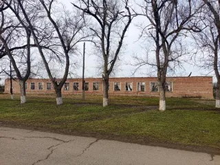 Здание «Старой школы» 1352 кв.м. и участок 5160 кв.м., Ставропольский край, Кировский район, с. Орловка. Здание «Старой школы» с кадастровым номером 26:35:090304:503 и земельный участок под ним с кадастровым номером 26:35:090304:508. Здание «Старой школы», назначение – нежилое, кадастровый номер…