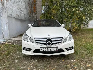 Автомобиль марки Мерседес Бенц Е250, 2011 г.в., VIN WDD2073471F119241, цвет белый.