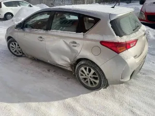 Toyota Auris, 2013 года, 132 лс, 67000 км, АКПП. Легковой автомобиль, марка: ТОЙОТА, модель: АУРИС, год изготовления: 2013, цвет: СЕРЕБРИСТЫЙ, разрешенная максимальная масса: 1805 кг, масса без нагрузки: 1220 кг, VIN: SB1ME3JE30E010608, ПТС: 78УТ264082, г/н: Т797КУ750.