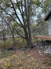 Жилой дом 126.5 м² и участок 1000 м² в Надеждинском районе по адресу: Приморский край, п. Соловей Ключ, ул. Волгоградская, 15. Земельный участок забором не огорожен, кроме дома на участке ничего нет. Жилой дом в недостроенном состоянии, возведены стены, крыша, установлены стеклопакеты, проложен…