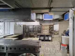 Помещения подвала и 1 этажа ул.Сыртлановой д.9а 1061.40 кв.м по ул.Сыртлановой, д.9а, кадастровый номер 16:50:160205:4380, Площадь - 1 061,40 кв.м Вид ограничений и обременений: нет Общая площадь: 1061.4 Расположение в пределах объекта недвижимости (этажа, части этажа, нескольких этажей): подвал, 1…