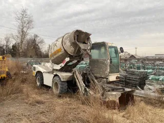 Бетоносмеситель YNIX QGMC3500 самозагрузка. Бетоносмесительная машина с функцией самозагрузки YNIX QGMC3500.