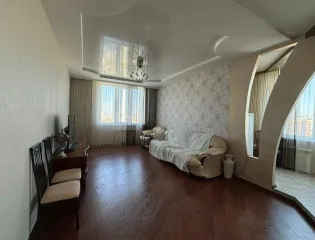 Жилое помещение площадью 122 кв.м, кадастровый номер 54:35:101695:1119, расположенное по адресу: г. Новосибирск, ул. Державина, д. 77/2, кв. 107, 108. Имущество находится в залоге у ПАО Банк "FK Otkrytie" ИНН: 7706092528 (правопреемник - АО «БМ-Банк» ИНН: 7702000406) и АО "Korporatsiya "MSP" ИНН…