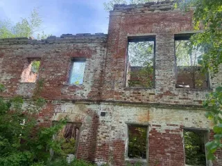 Жилой дом 310,3 кв.м, 1812 г., Московская область, Можайский район Жилой дом (признан непригодным для проживания), площадью 310,3 кв.м, с кадастровым номером 50:18:0030301:332, местоположение: Московская область, Можайский район, п. Медико-инструментального завода, д. 1. Жилой дом (признан…