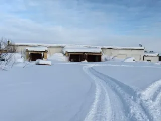 Нежилое здание 1461,6 кв.м Магаданская область Здание нежилое, 1 461,6 кв.м., кадастровый номер: 49:10:000000:305, расположенное по адресу: Магаданская область, Ольский район, п. Талон, ул. Центральная, д. 22 Вид ограничений и обременений: Арест, запрет на совершение действий, направленных на…