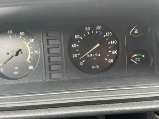 Лада 210740 2011, цвет белый, VIN XTA210740B3104759, госномер А920ВМ12. Состояние кузова и салона не удовлетворительное. По всему кузову имеются сколы и царапины. Присутствует деформация деталей кузова (вмятины на передней левой водительской двери, переднем левом и правом крыле, заднем левом крыле…