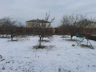 Жилой дом, общей площадью 250,5 кв. м., в том числе жилой площадью 117,4 кв.м., этажность: 2, подземная этажность:1, кадастровый номер: 61:43:0020103:587, расположенный по адресу: Ростовская область, Шолоховский р н, ст ца Вешенская, ул. Лесная, д. 51, с объектами вспомогательного назначения …