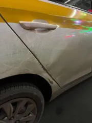 Hyundai Solaris 2017 года, VIN: Z94K241BBJR052997, госномер: Е715ОО790. Двигатель: модель G4LC, номер HD065981, мощность 73.3 кВт (99.6 л.с.), объем 1368 см³. Цвет кузова белый. СТС 9956389647 от 19.05.2023, ПТС 78ОТ248194 от 22.09.2017. Автомобиль находится в залоге у АО «Тбанк».