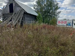 Объект незавершенного строительства, адрес: Россия, Вологодская обл., Белозерский р-н, с/п Гулинское, Зубово, дом 1, 30.1 кв.м., кадастровый номер: 35:03:0401052:32. На имуществе имеются ограничения. Снятием ограничений покупатель занимается самостоятельно.