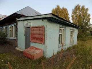 Нежилое здание школы общей площадью 314,9 кв.м, нежилое здание котельной площадью 17,2 кв.м, расположенные на земельном участке площадью 4457 кв.м. Адрес: Республика Башкортостан, Краснокамский район, с.Нижняя Татья, ул.Ленина д.69. Материалы наружных стен здания: бревенчатый. Количество этажей: 1…