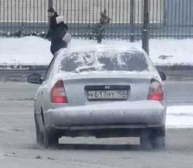 Легковой автомобиль седан марки ХЕНДЭ АКЦЕНТ, VIN: X7MCF41GP4A017610, 2004 г.в., Номер кузова  кабины : X7MCF41GP4A017610, цвет: серебристый, Рабочий объем  см. куб. : 1495. Мощность  кВт/л.с  75.000/102.0, государственный регистрационный знак У617МТ 150
