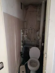 Трехкомнатная квартира 70.6 кв.м, Псковская область, Новоржевский район, город Новоржев, улица Льва Толстого, дом 41, квартира 7, кадастровый номер 60:10:0010222:44. Ознакомление с имуществом осуществляется по месту его нахождения в рабочие дни с 10.00 до 17.00 по местному времени после…